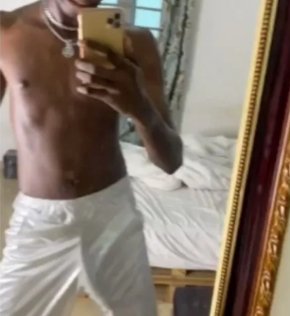 Jeune homme Black désire des rencontres de plaisir sans prise de tête 